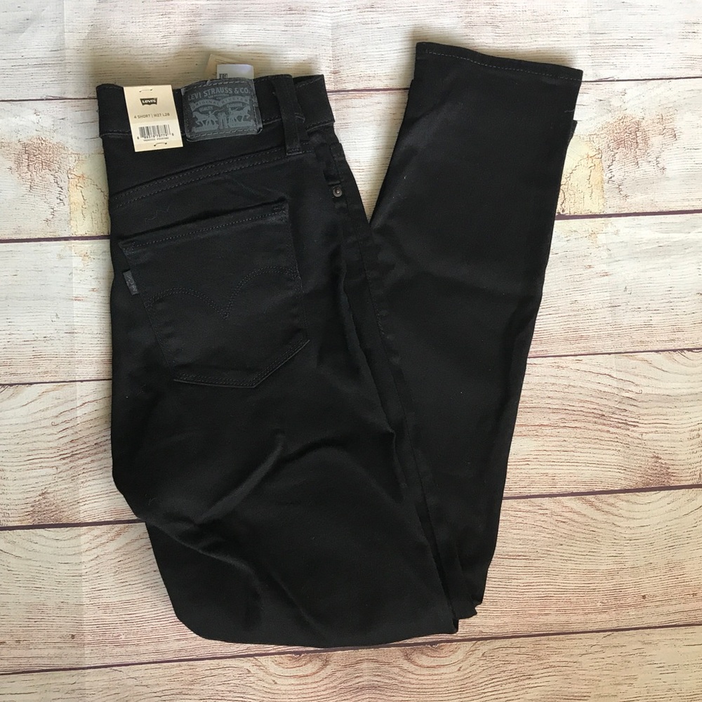 NWT! Levi’s 311 Shaping skinny black jeans
